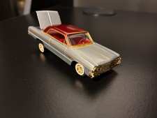 Revell 1961 Chevrolet Impala Lowrider Rot Silber Gold 1:64