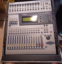 Yamaha 01v, Digitalmixer, mit Haubencase + MY-8 AD-Karte = echte 24 Kanäle