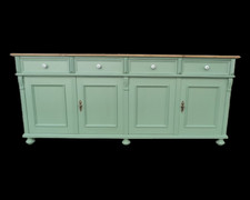 Anrichte im antik, Landhaus