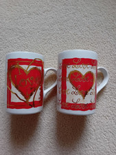 2 Tassen/Kaffeebecher aus