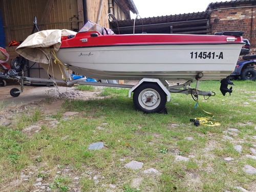 Sportboot mit trailer - mit,