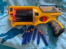 Gelbe Nerf N-Strike Maverick Rev-5 mit 6 Schuss + 6 Pfeile