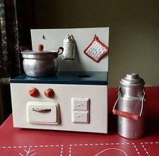 Schöner alter Puppenherd 50er Jahre mit Zubehör