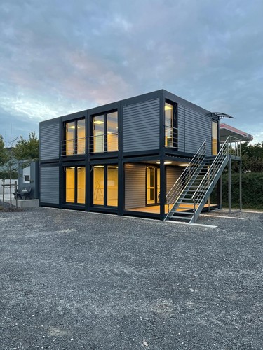 Containeranlage auf eine - ,