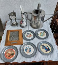 Zinn Teile Zier Objekte-Eieruhr -Bild in Holzrahmen"Feierabend" + Porzellan Vase