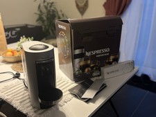 Nespresso Vertuo Plus von De’Longhi – wie neu!
