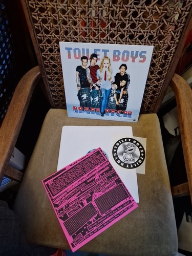 Toilet boys mail itch dream - toilet,