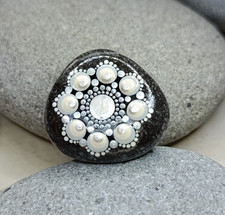 Mandala Stein, weiß, grau