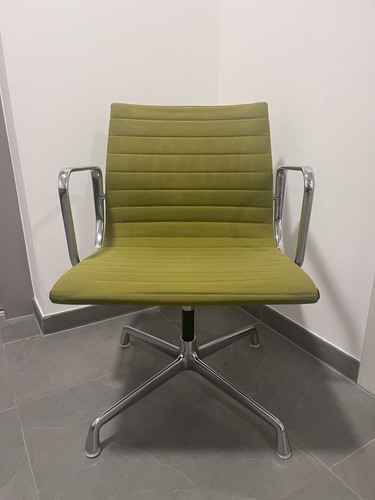 Eames alu chair 107 - ea,