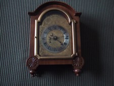Mechanische Erwin Sattler Kaminuhr,  Tischuhr 1478 Nussbaum wie neu