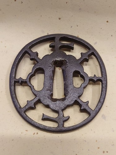 Eisen sukashi tsuba - n/a,