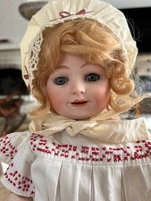 F. & W. Goebel Toddl­er-Puppe