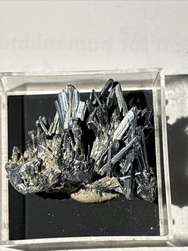 Stibnit antimonit bāiut - antimonit,