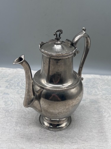 Große kaffeekanne aus metall - kaffeekanne,