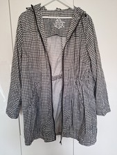 Schöne leichte Regenjacke Gr