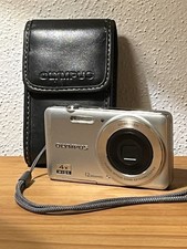 Olympus Digitalkamera D-700 digitale Kamera Digi Cam Kompaktkamera 12 MP silber