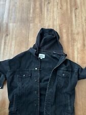 Schwarze Jeansjacke von Pull n Bear mit abnehmbarer Kapuze