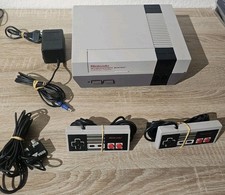 Nintendo Super Entertainment System Spielekonsole - Grau (NES-001)