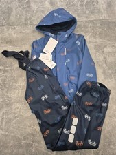 Zweiteiliger Regennazug