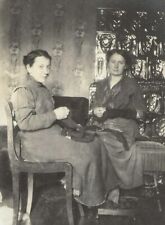 103/300 AK FRAUEN STRÜPFE STOPFEN HANDARBEIT KACHELOFEN KAMIN HOLZ KOHLE HEIZUNG