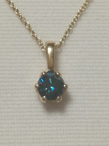 Anhänger mit blauen
