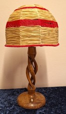 Art Deco Tischlampe Lindenfuß hohlgeschnitzt Unikatschirm handgefertigt Lamplove