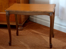 antik Beistell Tisch Blumen