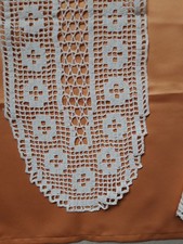 Häkeldeckchen aus Baumwollgarn, 61 x 21 cm , gebraucht, Handarbeit, weiß