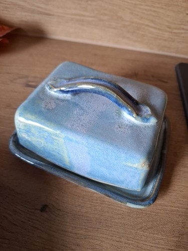 Getöpferte butterdose aus - getöpferte,