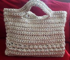 kleine gehäkelte Handtasche (B32xT14xH26) in sommerlich frischen Farben