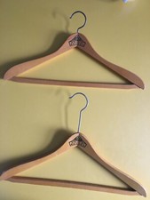 UNION RECORD ❤️ 2 KLEIDERBÜGEL alt antik Holz MASSIV