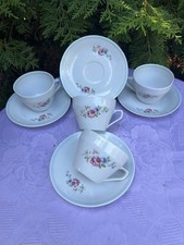 Tassen mit Untertasse