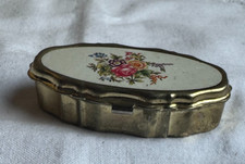 Pillendose aus den 70-er / 80-er Jahre mit 2 Fächer