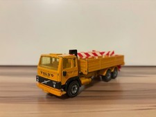 Siku 2513 Volvo F7 Turbo 6 mit Verkehrszeichen orange GUTER Zustand