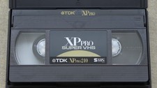 5 SUPER VHS VIDEO CASSETTEN IN KUNSTSTOFFHÜLLEN