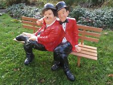 Dick & Doof auf der Bank