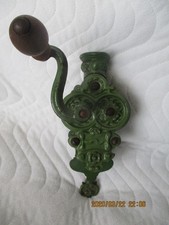 Antiker Bohnenschneider aus Gusseisen emailliert