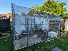 Voliere in verschiedenen