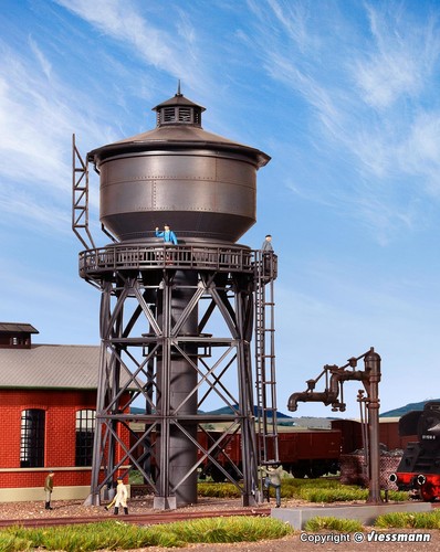 Wasserturm mit füllkran - mit,