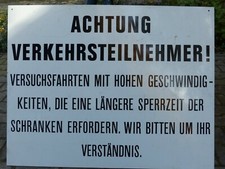 Bahn-Hinweisschild