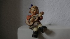 Hummel Goebel Figur - Mädchen mt Banjo, Gitarre - "Wanderlied"