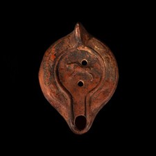 Römische Öllampe mit Darstellung eines Hundes