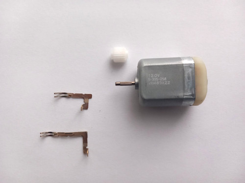 Kleiner elektromotor - v, /