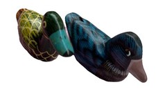 Enten aus Holz und Keramik