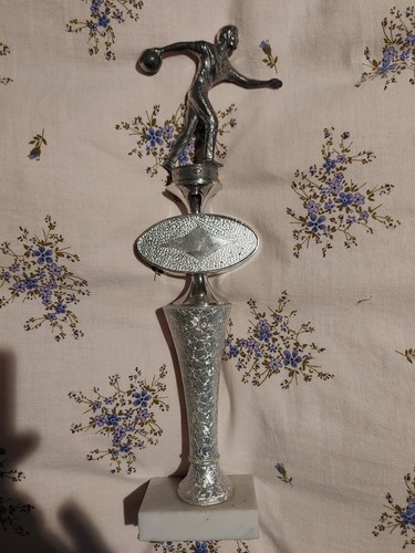 Kegel pokal mit marmorfuss - kegel,