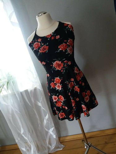 Trägerkleid schwarz blumen - trägerkleid, -schwarz
