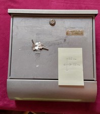 Briefkasten mit Zeitungsfach und schloß / 2schlüssel - gebraucht etwas zerkratzt