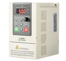 Frequenzumrichter 1,5KW Ausgang 3Phasen Eingang 1Phase 220V in grau