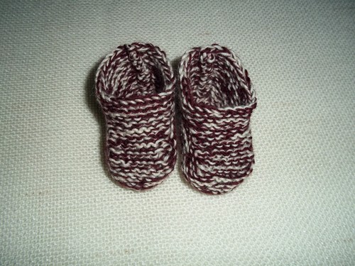 Handgestrickte puppenschuhe - handgestrickte,