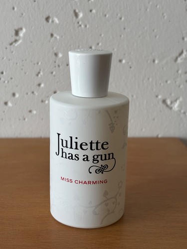 Juliette has gun - has, miss